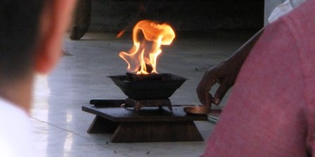 EL AGNIHOTRA, EL RITUAL DEL FUEGO CURATIVO